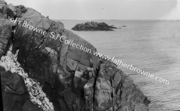 GLACIE MARK-UP : ROCKS BENT & AROUNDED BY ICE AT LAGAVULIN